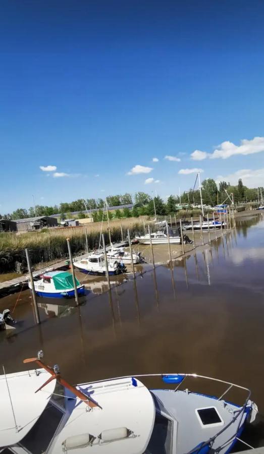 Am Kanal Neuhaus an der Oste Buitenkant foto
