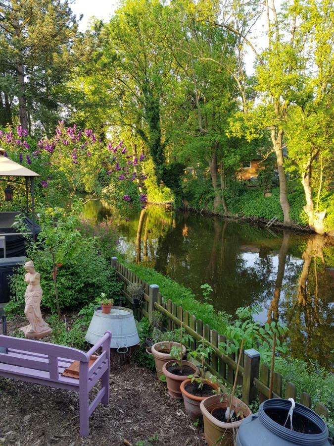 Am Kanal Neuhaus an der Oste Buitenkant foto